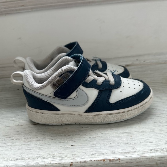 NIKE BOYS SNEAKER - Picture 2 of 6